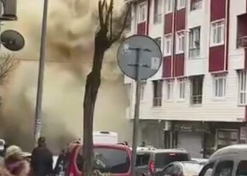 Gaziosmanpaşa'da spor salonunda yangın; 2 kişi dumandan etkilendi