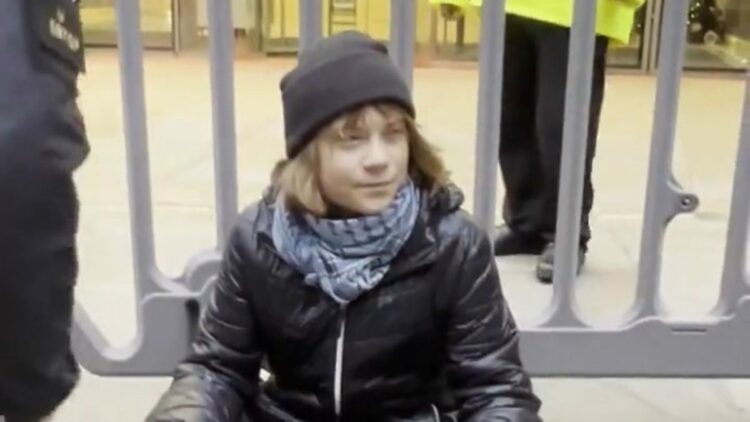 Greta Thunberg, Londra'daki Filistin eyleminde gözaltına alındı