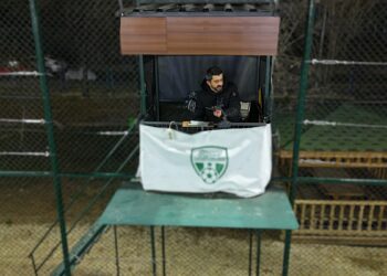Gündüz gıda laborantı, akşam halı sahada spiker