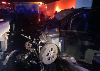 Sakarya'da hafif ticari araç ile kamyonet çarpıştı; 1 ölü 5 yaralı
