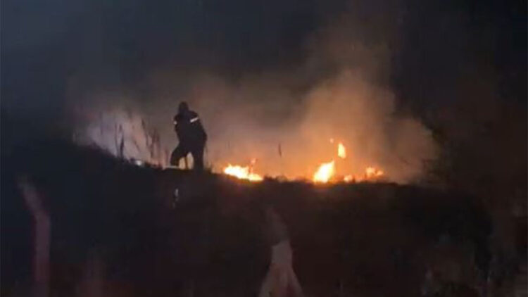 Hatay'da çalılık alanda çıkan yangın söndürüldü