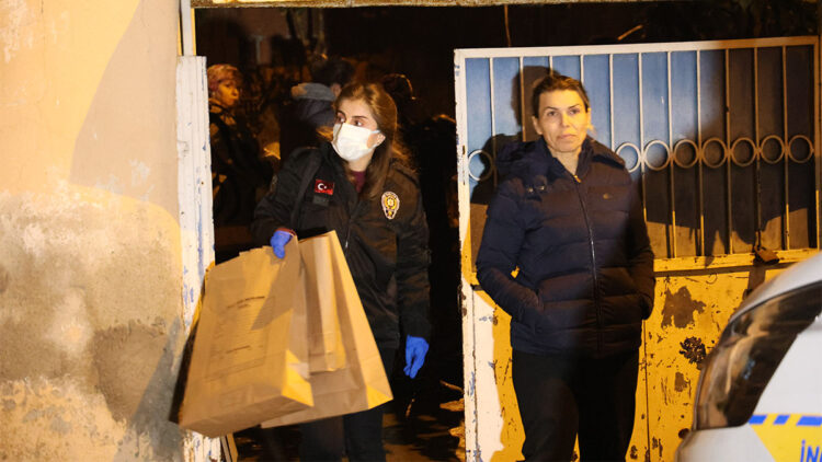 Hırsızlık için girdikleri evin sahibini öldürüp kaçtılar