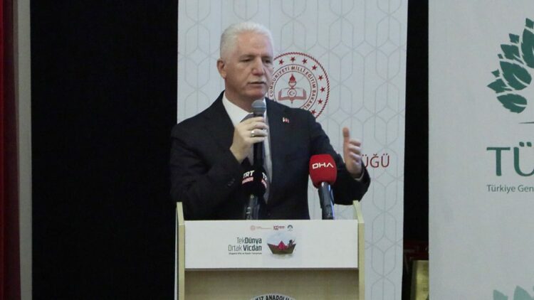 Hakikatten yana tavır alıyoruz