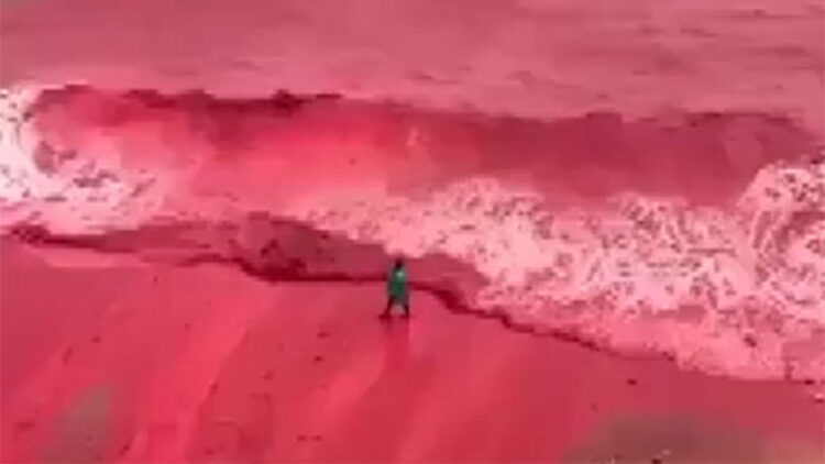 İran’daki Hürmüz Adası kırmızıya büründü