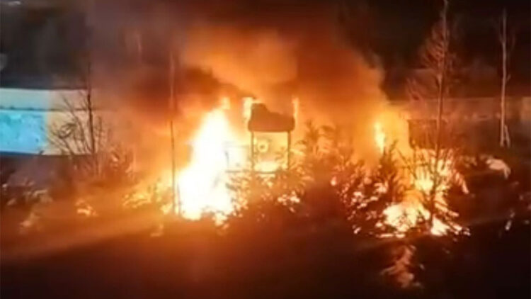 Beylikdüzü'nde çocuk parkı alev alev yandı