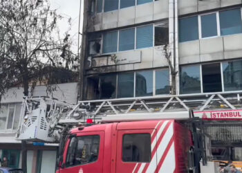 Esenyurt'ta iş yerinde çıkan yangın söndürüldü