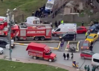 Esenyurt'ta servis minibüsü şarampole yuvarlandı; 5 ölü, 6 yaralı