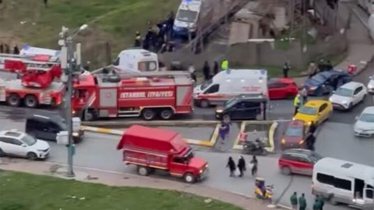 Esenyurt'ta servis minibüsü şarampole yuvarlandı; 5 ölü, 6 yaralı