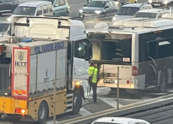 Florya Metrobüs Durağında metrobüste yangın çıktı