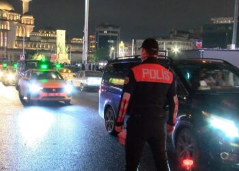 İstanbul İl Emniyet Müdürü, yılbaşı için alınan tedbirleri denetledi