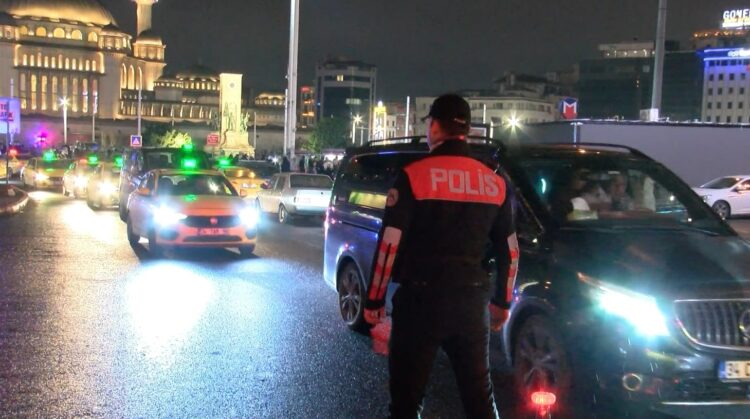 İstanbul İl Emniyet Müdürü, yılbaşı için alınan tedbirleri denetledi