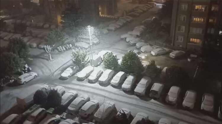 Uyarıların ardından İstanbul'da kar yağışı başladı