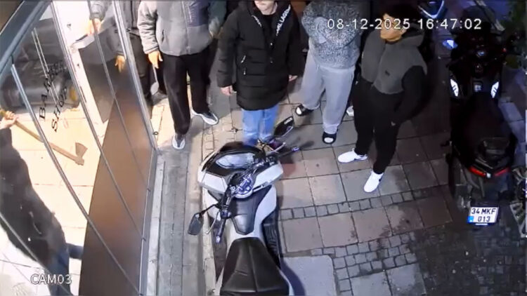 Kağıthane'de baltayla kuaförü basıp klimayı patlattı