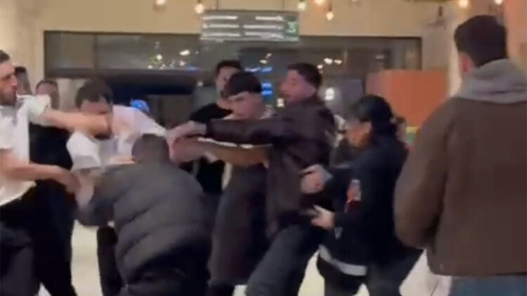 Maltepe'de AVM’de çıkan kavga kamerada