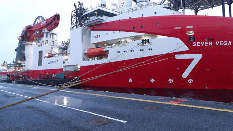 Sakarya gaz sahasında çalışacak olan Seven Vega gemisi Sarayburnu'nda