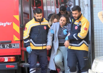 Şişli'de evinin yandığını gören kadın fenalaştı