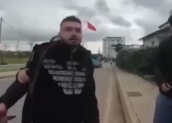 Tuzla'da oyuncak silahla şakalaşan grubu bıçakla tehdit etti