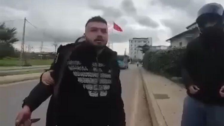 Tuzla'da oyuncak silahla şakalaşan grubu bıçakla tehdit etti