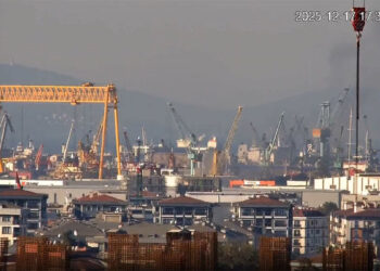 Tuzla'da tersanede gemide yangın