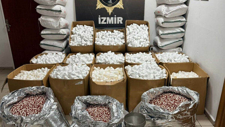 İzmir'de 2 milyon 309 bin 774 sentetik hap ele geçirildi