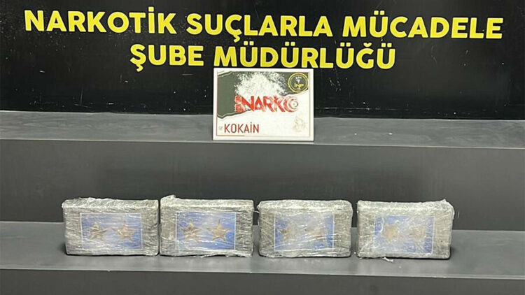 İzmir'de 4.6 kilo kokain ele geçirildi; 3 tutuklama