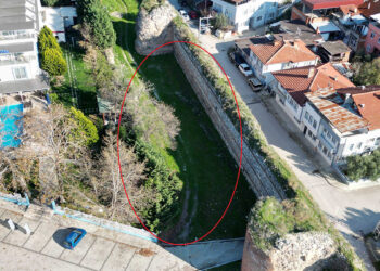 İznik'te tarihi surlar içinde kalan arsasını Papa’nın ziyareti sonrası satışa çıkardı