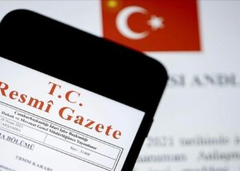 İki siyasi parti resmen kapandı