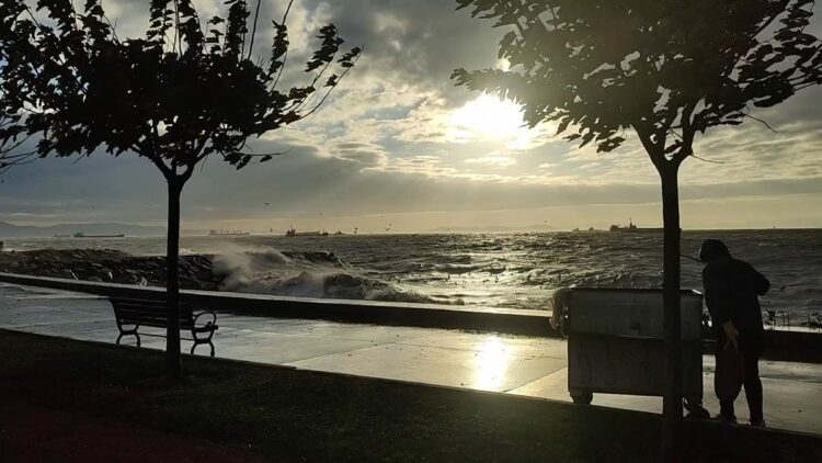 İstanbul'da bazı vapur seferleri iptal edildi