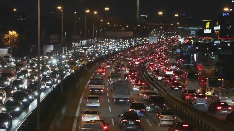 İstanbul'da derbi öncesi trafik yoğunluğu yüzde 90'a ulaştı