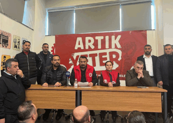İzmir’de belediye işçileri ‘çıplak ücrete' karşı 'çıplak ayak yürüyüşü' yapacak