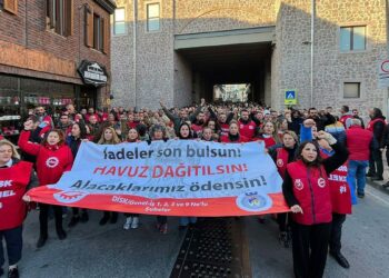 İzmir'de belediye işçilerinin eylemi 4'üncü gününde