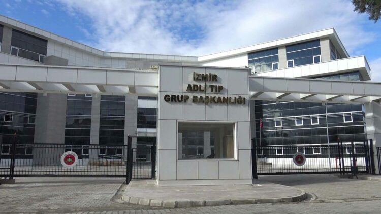 İzmir'de denizde erkek cesedi bulundu