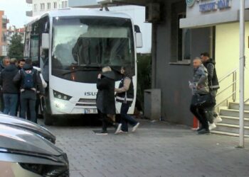 İzmir'de zimmet operasyonu; 9 şüpheli adliyede