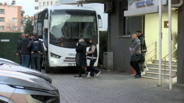 İzmir'de zimmet operasyonu; 9 şüpheli adliyede