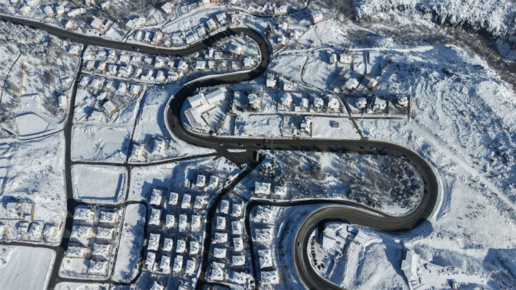 Kayseri'de etkili olan kar doyumsuz manzara oluşturdu