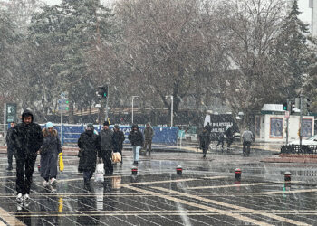 Kayseri'de hava sıcaklıkları düştü; yüksek kesimler beyaza büründü