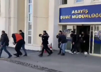 Kendilerini polis ve savcı olarak tanıtıp dolandırıcılık yapan 25 şüpheli tutuklandı