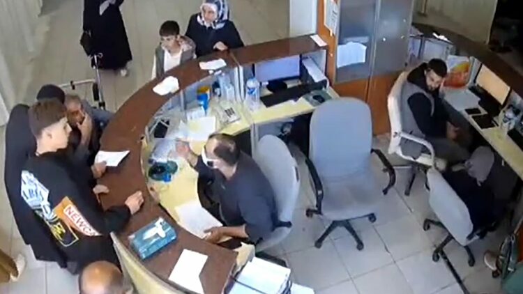 KOAH hastasına hakaret iddiası nedeniyle disiplin cezası alan doktor, istifa etti