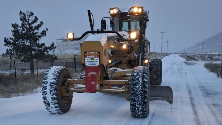 Kahramanmaraş'ta 285 köy yolu ulaşıma kapandı