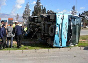 Kahramanmaraş'ta 3 aracın karıştığı kaza; 17 yaralı