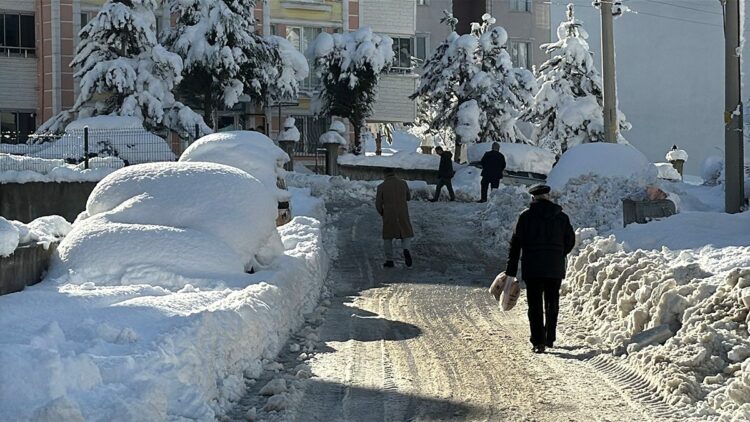 Karabük'te kar kalınlığı 75 santimetreye ulaştı