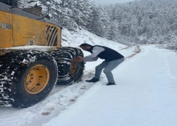 Kastamonu'da kardan 790 köy yolu ulaşıma kapandı