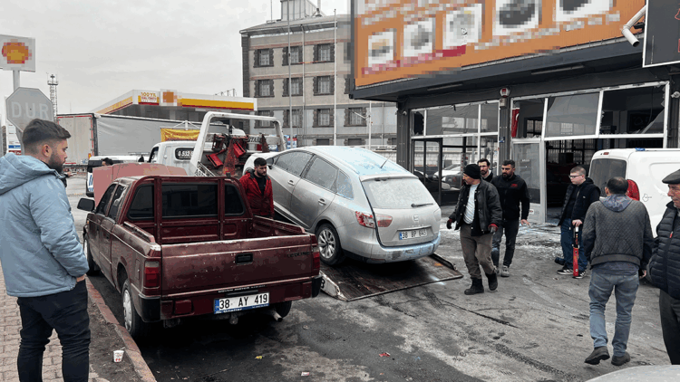 Kayseri’de otomobilin LPG tankı patladı: 3 yaralı