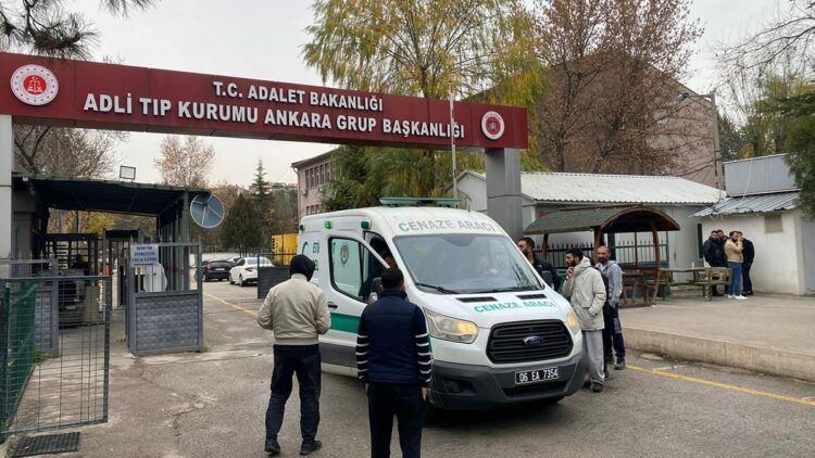 Kazada ölen 2 gencin cenazeleri ailelerine teslim edildi