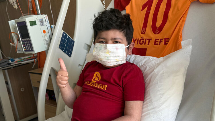 Lösemili Yiğit Efe nakille hayata tutundu