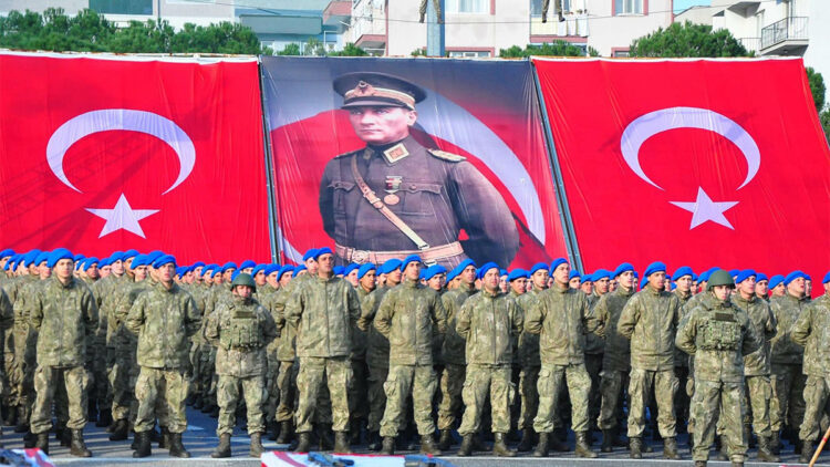 Manisa 8'inci Komando Eğitim Tugay Komutanlığı'nda yemin töreni