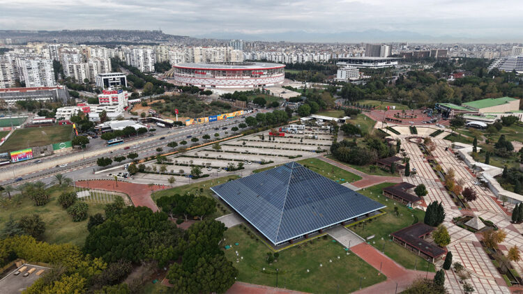 Milyarlık arazi davasının hakimleri, HSK'ya şikayet edilmiş
