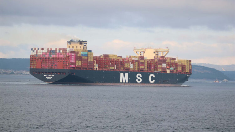 'MSC Türkiye' Çanakkale Boğazı'ndan geçti