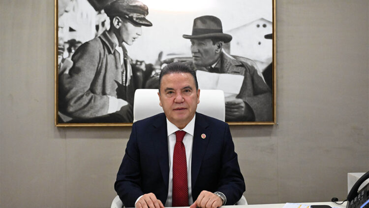 Muhittin Böcek hastaneden çıkarıldı