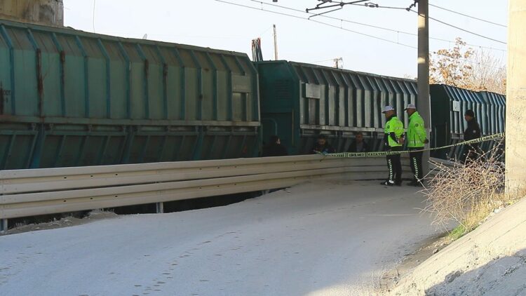 Malatya'da yük treninin çarptığı Buğrahan öldü